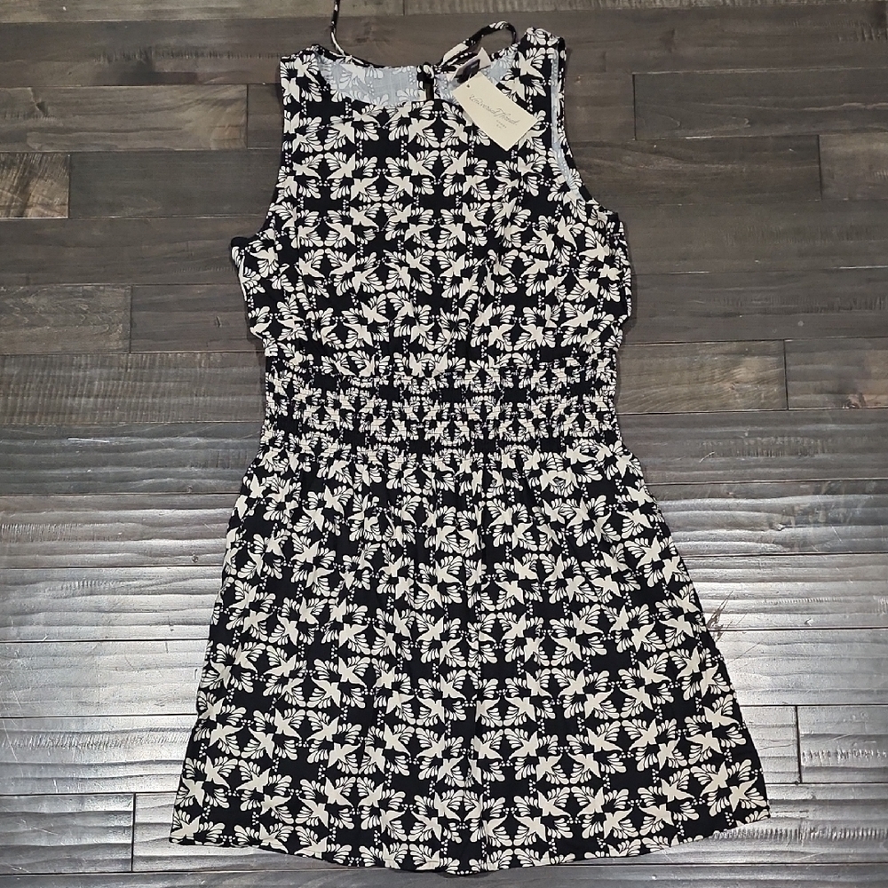 Black & White Floral Sleeveless Summer Dress With An Elastic Waist Band.